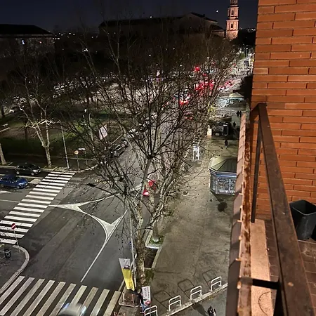 Francis House アパート