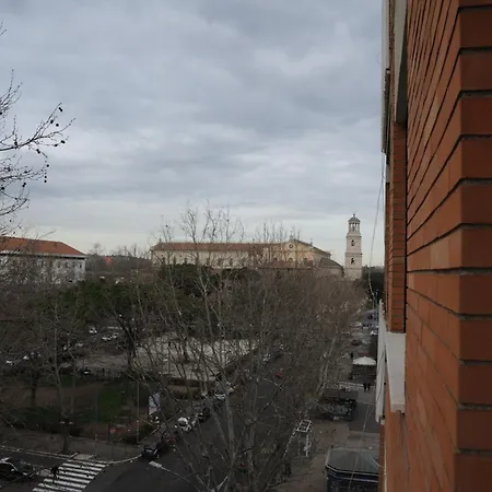 Francis House Apartment *