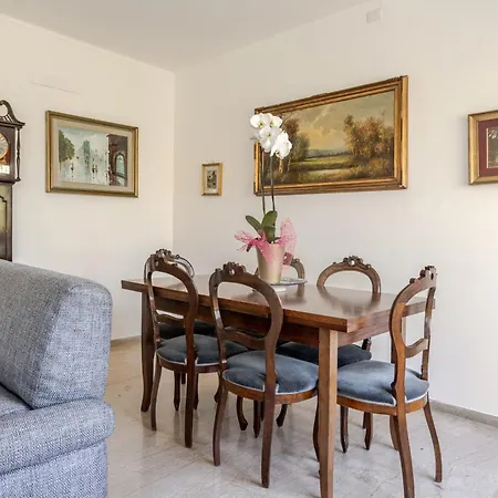 Francis House Apartment