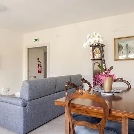 Francis House Apartment