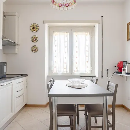 Francis House Апартаменты Рим